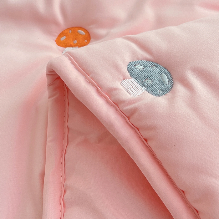 91家纺网 家纺一手货源 找家纺 梦舒羽 2025新款水洗棉刺绣夹棉床笠床笠防滑床罩床垫保护套榻榻米宿舍三件套 蘑菇屋-凝香粉