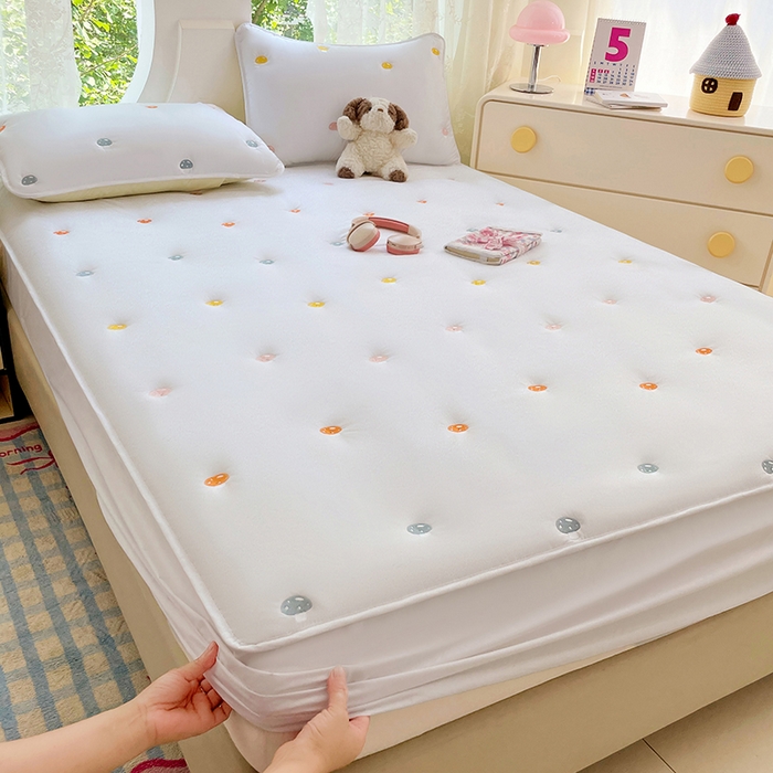 梦舒羽 2025新款水洗棉刺绣夹棉床笠床笠防滑床罩床垫保护套榻榻米宿舍三件套 蘑菇屋-本白色