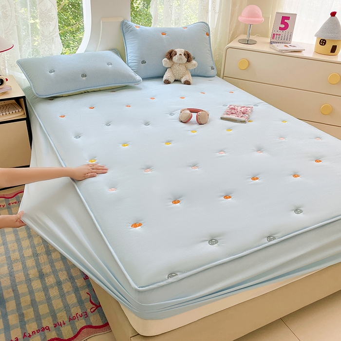 91家纺网 家纺一手货源 找家纺 梦舒羽 2025新款水洗棉刺绣夹棉床笠床笠防滑床罩床垫保护套榻榻米宿舍三件套 蘑菇屋-星空蓝