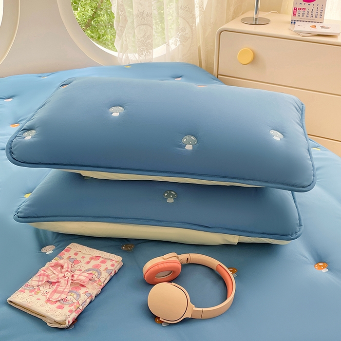 91家纺网 家纺一手货源 找家纺 梦舒羽 2025新款水洗棉刺绣夹棉床笠床笠防滑床罩床垫保护套榻榻米宿舍三件套 蘑菇屋-藏青蓝