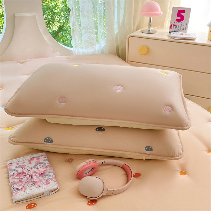 91家纺网 家纺一手货源 找家纺 梦舒羽 2025新款水洗棉刺绣夹棉枕套加厚宿舍学生枕头套枕芯套 蘑菇屋-奶茶咖