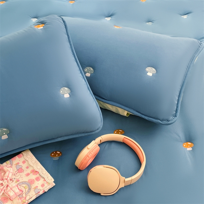 91家纺网 家纺一手货源 找家纺 梦舒羽 2025新款水洗棉刺绣夹棉枕套加厚宿舍学生枕头套枕芯套 蘑菇屋-藏青蓝