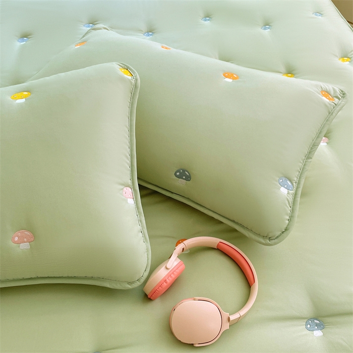 91家纺网 家纺一手货源 找家纺 梦舒羽 2025新款水洗棉刺绣夹棉枕套加厚宿舍学生枕头套枕芯套 蘑菇屋-苹果绿