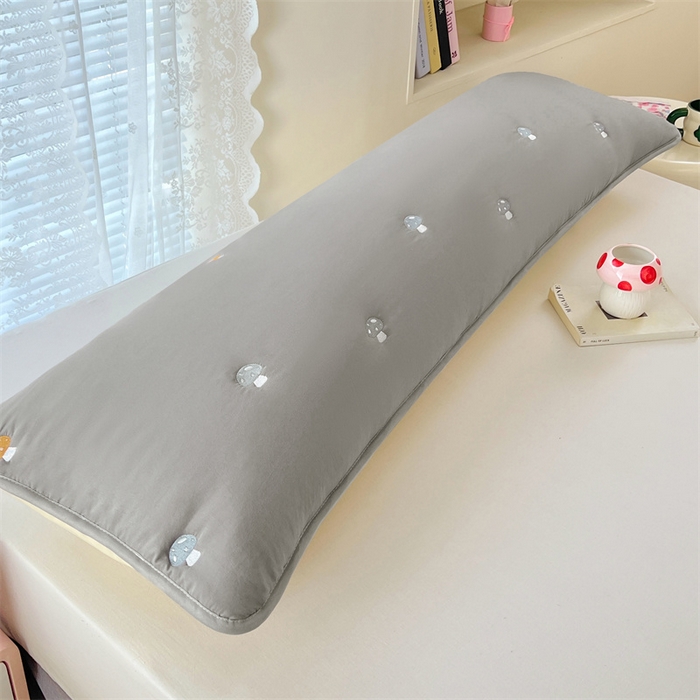 91家纺网 家纺一手货源 找家纺 梦舒羽 2025新款水洗棉刺绣双人夹棉枕套加厚学生情侣1.5m枕头套1.8米枕芯套 蘑菇屋-高级灰