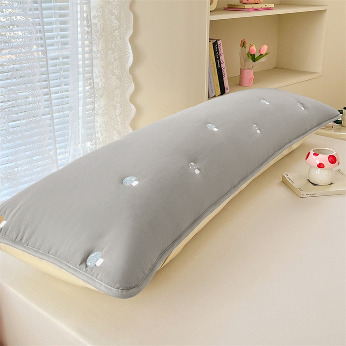 91家纺网 家纺一手货源 找家纺 梦舒羽 2025新款水洗棉刺绣双人夹棉枕套加厚学生情侣1.5m枕头套1.8米枕芯套 蘑菇屋-高级灰