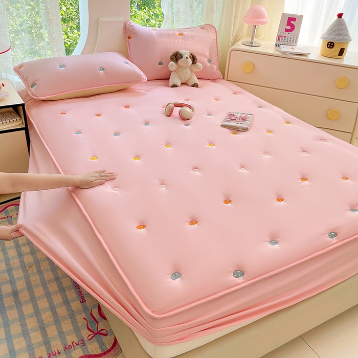 91家纺网 家纺一手货源 找家纺 （总）梦舒羽 2025新款水洗棉刺绣夹棉床笠床笠防滑床罩床垫保护套榻榻米宿舍三件套