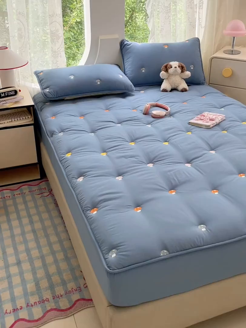 91家纺网 家纺一手货源 找家纺 梦舒羽 2025新款水洗棉刺绣双人夹棉枕套加厚学生情侣1.5m枕头套1.8米枕芯套 蘑菇屋-藏青蓝