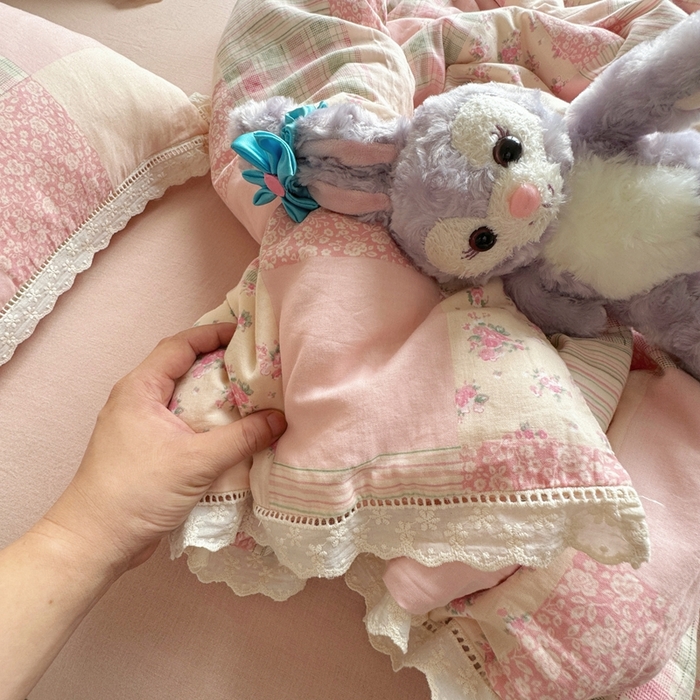 91家纺网 家纺一手货源 找家纺 8+8 2025新款全棉纯棉双层纱镂空花边/皱皱花边四件套 花边款-田野少女