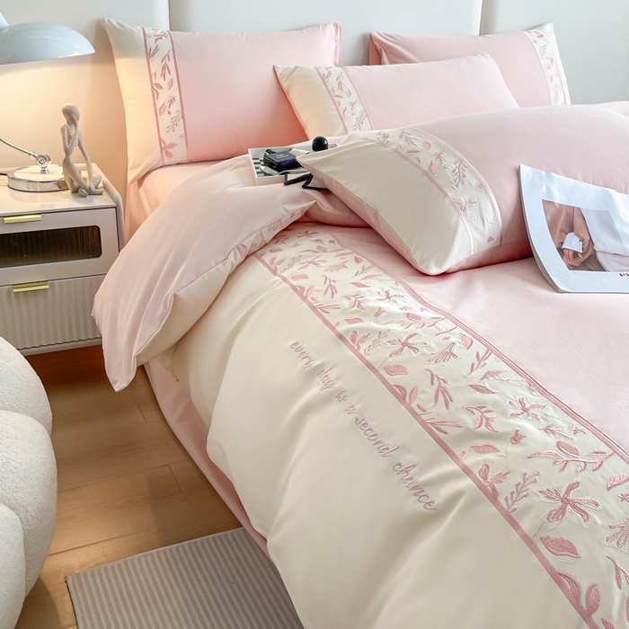 91家纺网 家纺一手货源 找家纺 桃园 2025新款纯棉全棉长绒棉磨毛不掉毛四件套高端礼盒--花漾系列（包含买家秀） 少女粉