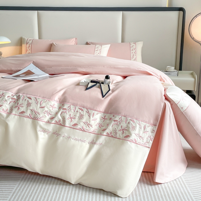 91家纺网 家纺一手货源 找家纺 桃园 2025新款纯棉全棉长绒棉磨毛不掉毛四件套高端礼盒--花漾系列（包含买家秀） 少女粉