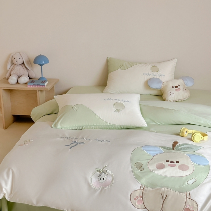 91家纺网 家纺一手货源 找家纺 紫桐 Lila lndus2025新款绣花款四件套-苹果狗 白拼绿