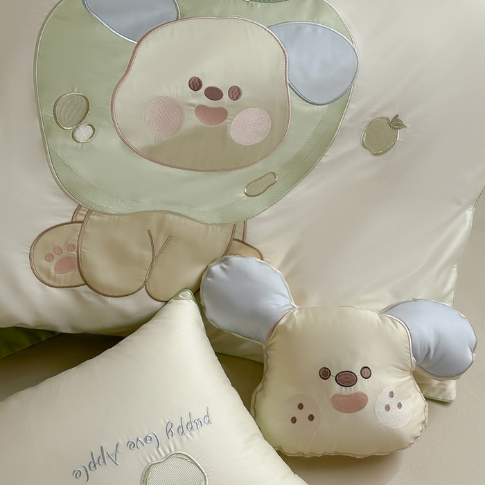 91家纺网 家纺一手货源 找家纺 紫桐 Lila lndus2025新款绣花款四件套-苹果狗 白拼绿