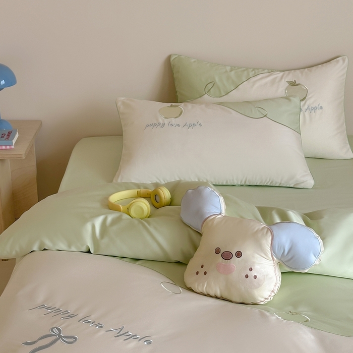 91家纺网 家纺一手货源 找家纺 紫桐 Lila lndus2025新款绣花款四件套-苹果狗 白拼绿