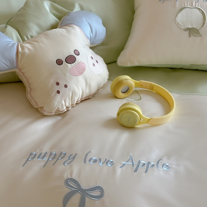 91家纺网 家纺一手货源 找家纺 紫桐 Lila lndus2025新款绣花款四件套-苹果狗 白拼绿