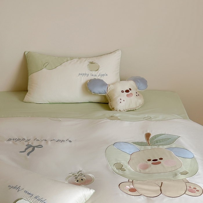 91家纺网 家纺一手货源 找家纺 紫桐 Lila lndus2025新款绣花款四件套-苹果狗 白拼绿