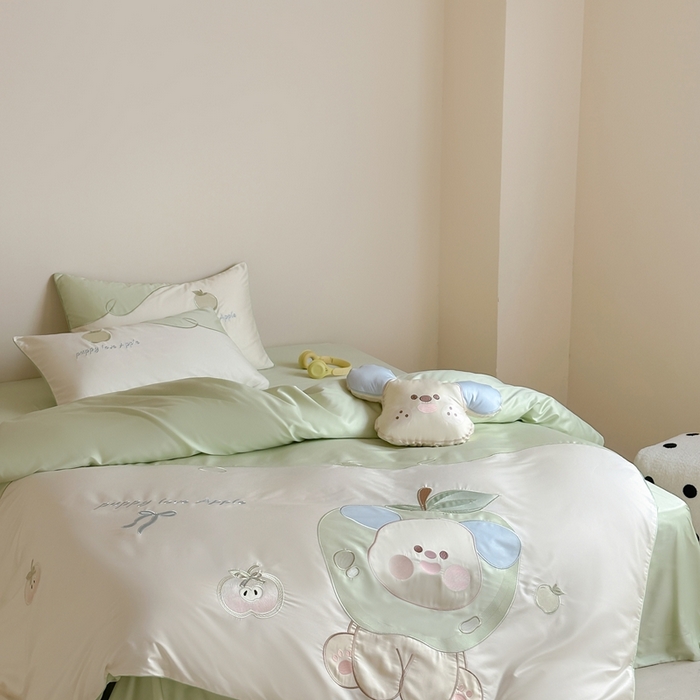 91家纺网 家纺一手货源 找家纺 紫桐 Lila lndus2025新款绣花款四件套-苹果狗 白拼绿