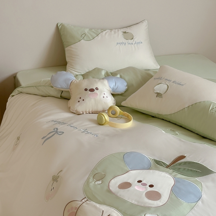 91家纺网 家纺一手货源 找家纺 紫桐 Lila lndus2025新款绣花款四件套-苹果狗 白拼绿