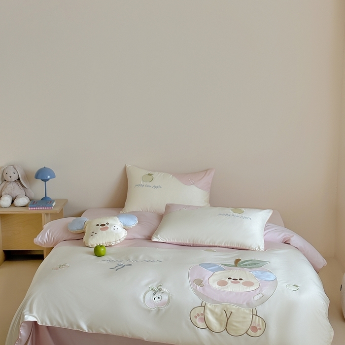 91家纺网 家纺一手货源 找家纺 紫桐 Lila lndus2025新款绣花款四件套-苹果狗 白拼粉