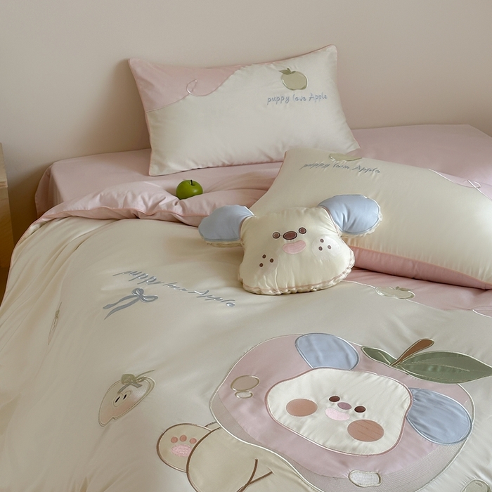 91家纺网 家纺一手货源 找家纺 紫桐 Lila lndus2025新款绣花款四件套-苹果狗 白拼粉