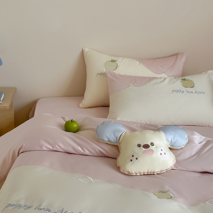 91家纺网 家纺一手货源 找家纺 紫桐 Lila lndus2025新款绣花款四件套-苹果狗 白拼粉