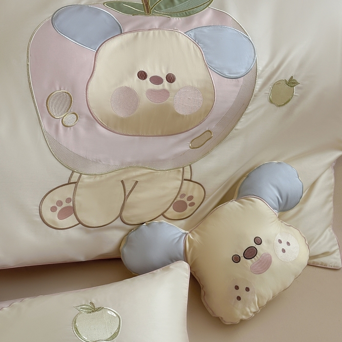 91家纺网 家纺一手货源 找家纺 紫桐 Lila lndus2025新款绣花款四件套-苹果狗 白拼粉