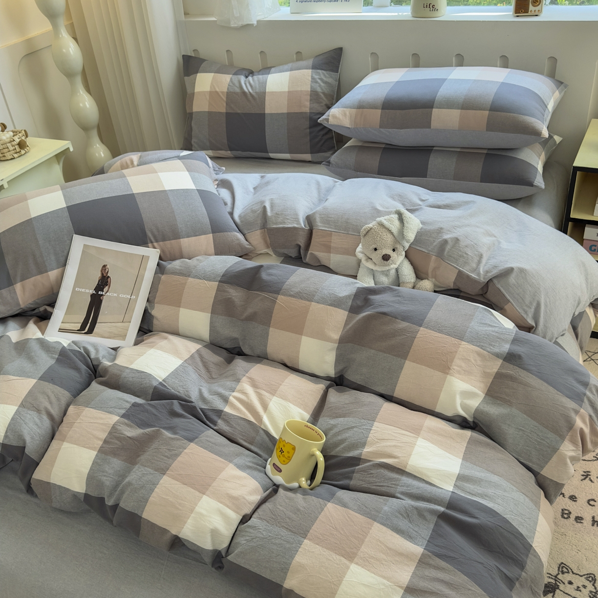 91家纺网 家纺一手货源 找家纺 晚依家纺 2025新款A类全棉色织水洗棉四件套纯棉格子纯色被套学生宿舍三件套定制定做 洛伊-灰咖大格