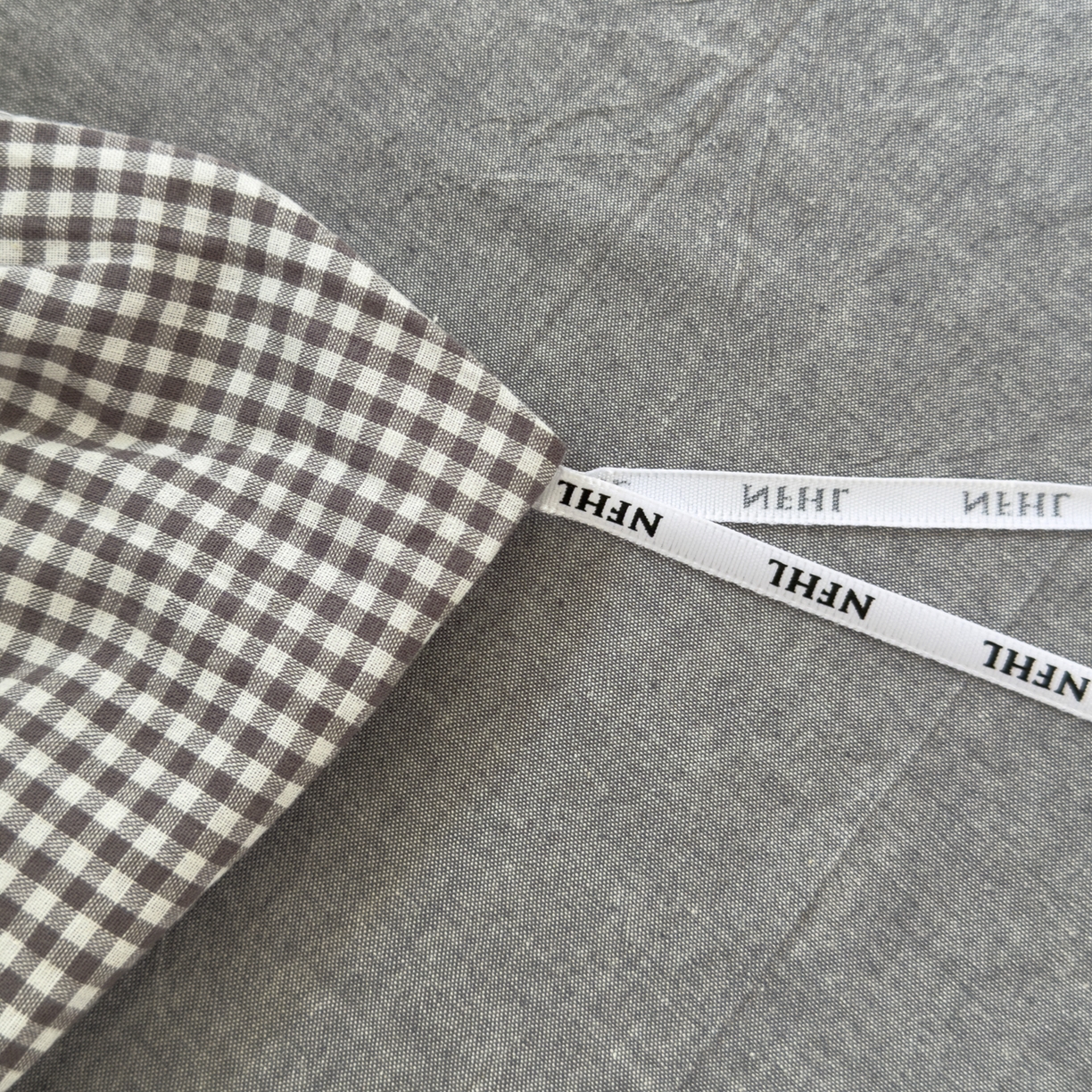 91家纺网 家纺一手货源 找家纺 晚依家纺 2025新款A类全棉色织水洗棉四件套纯棉格子纯色被套学生宿舍三件套定制定做 密格-烟灰