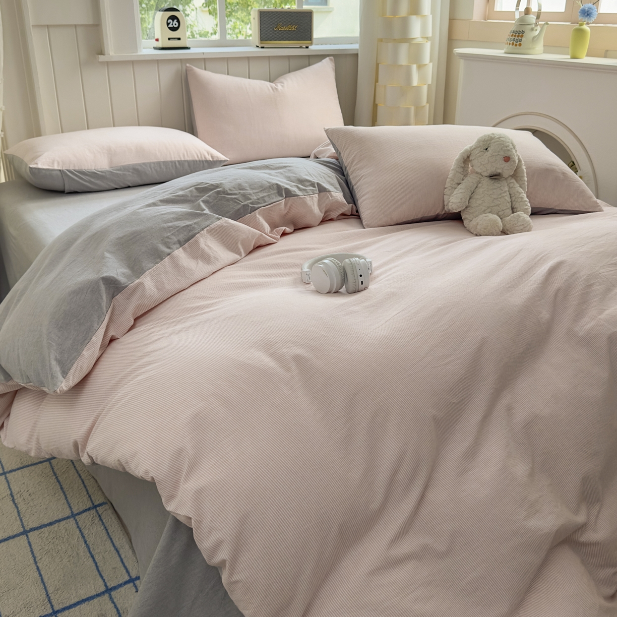 91家纺网 家纺一手货源 找家纺 晚依家纺 2025新款A类全棉色织水洗棉四件套纯棉格子纯色被套学生宿舍三件套定制定做 密条-粉灰