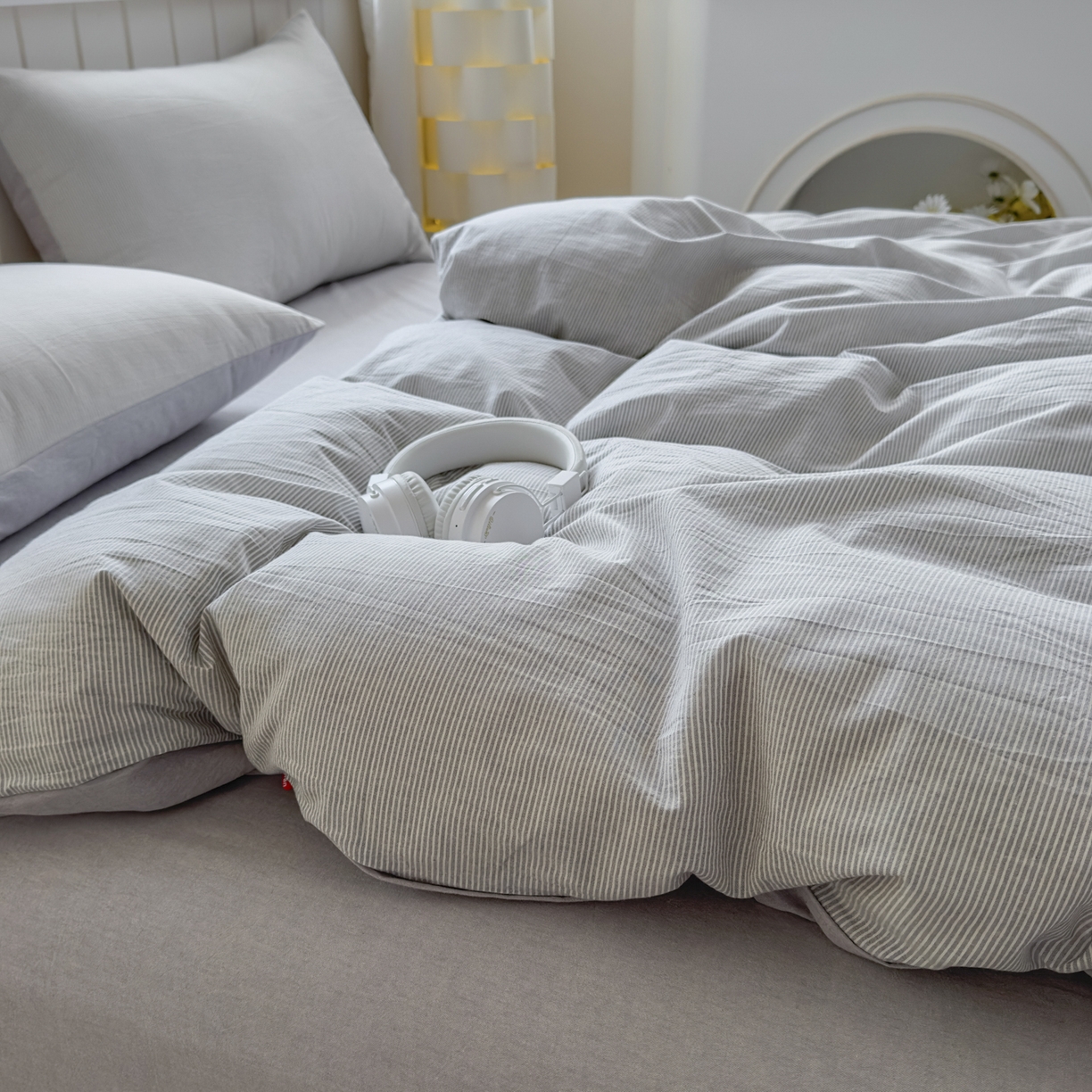 91家纺网 家纺一手货源 找家纺 晚依家纺 2025新款A类全棉色织水洗棉四件套纯棉格子纯色被套学生宿舍三件套定制定做 密条-浅灰