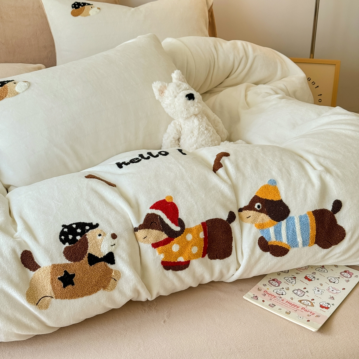 91家纺网 家纺一手货源 找家纺 莱凯家纺 2025新款毛巾绣牛奶绒四件套 腊肠萌犬