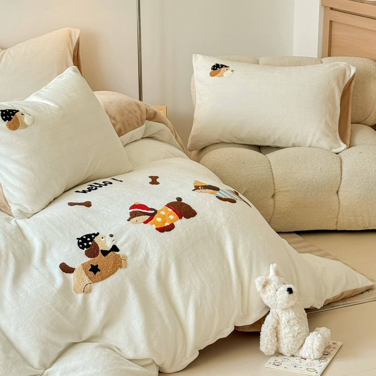 91家纺网 家纺一手货源 找家纺 莱凯家纺 2025新款毛巾绣牛奶绒四件套 腊肠萌犬