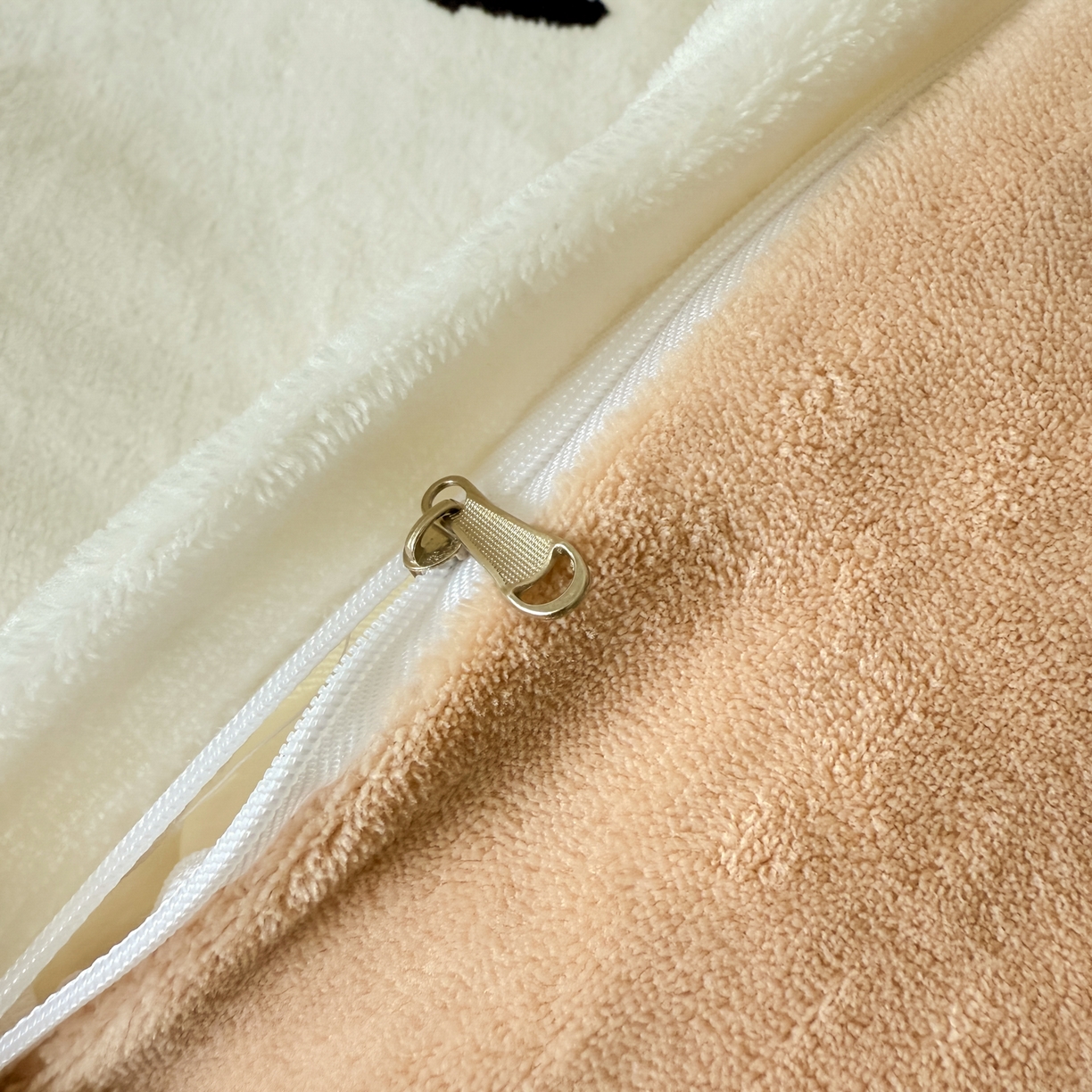 91家纺网 家纺一手货源 找家纺 莱凯家纺 2025新款毛巾绣牛奶绒四件套 腊肠萌犬