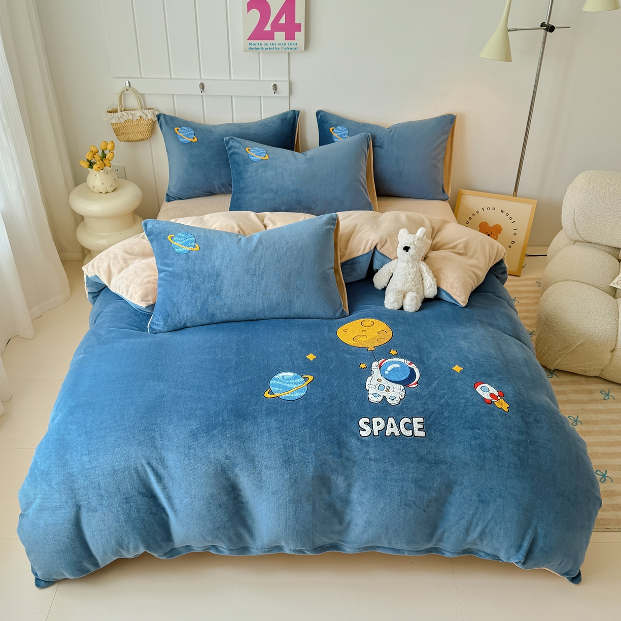 91家纺网 家纺一手货源 找家纺 莱凯家纺 2025新款毛巾绣牛奶绒四件套 遨游太空