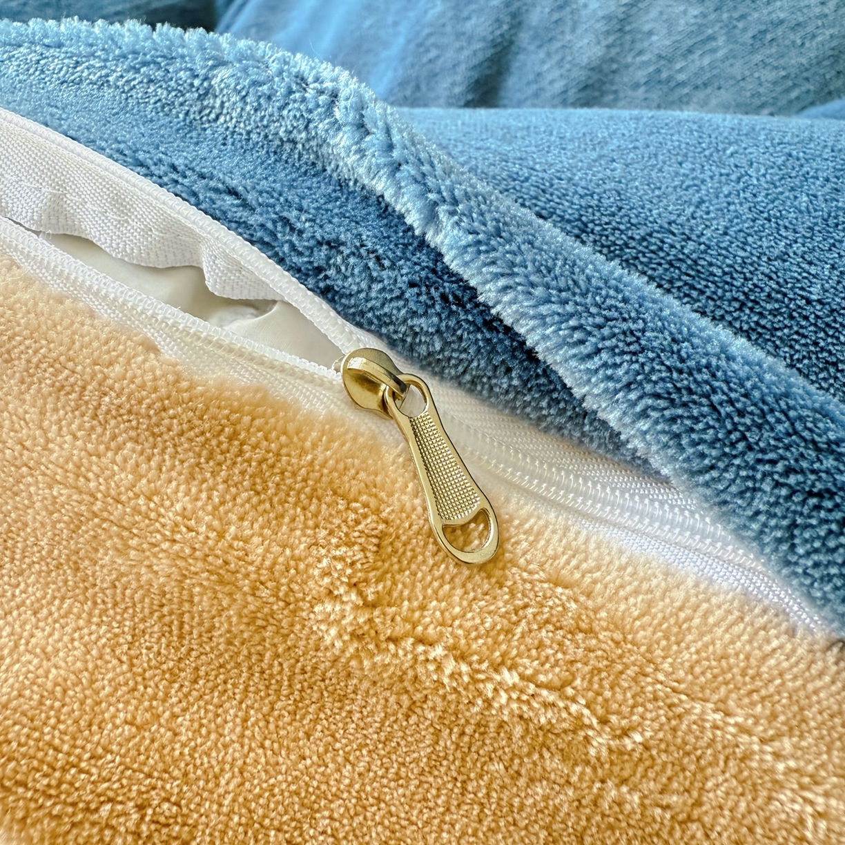 91家纺网 家纺一手货源 找家纺 莱凯家纺 2025新款毛巾绣牛奶绒四件套 遨游太空