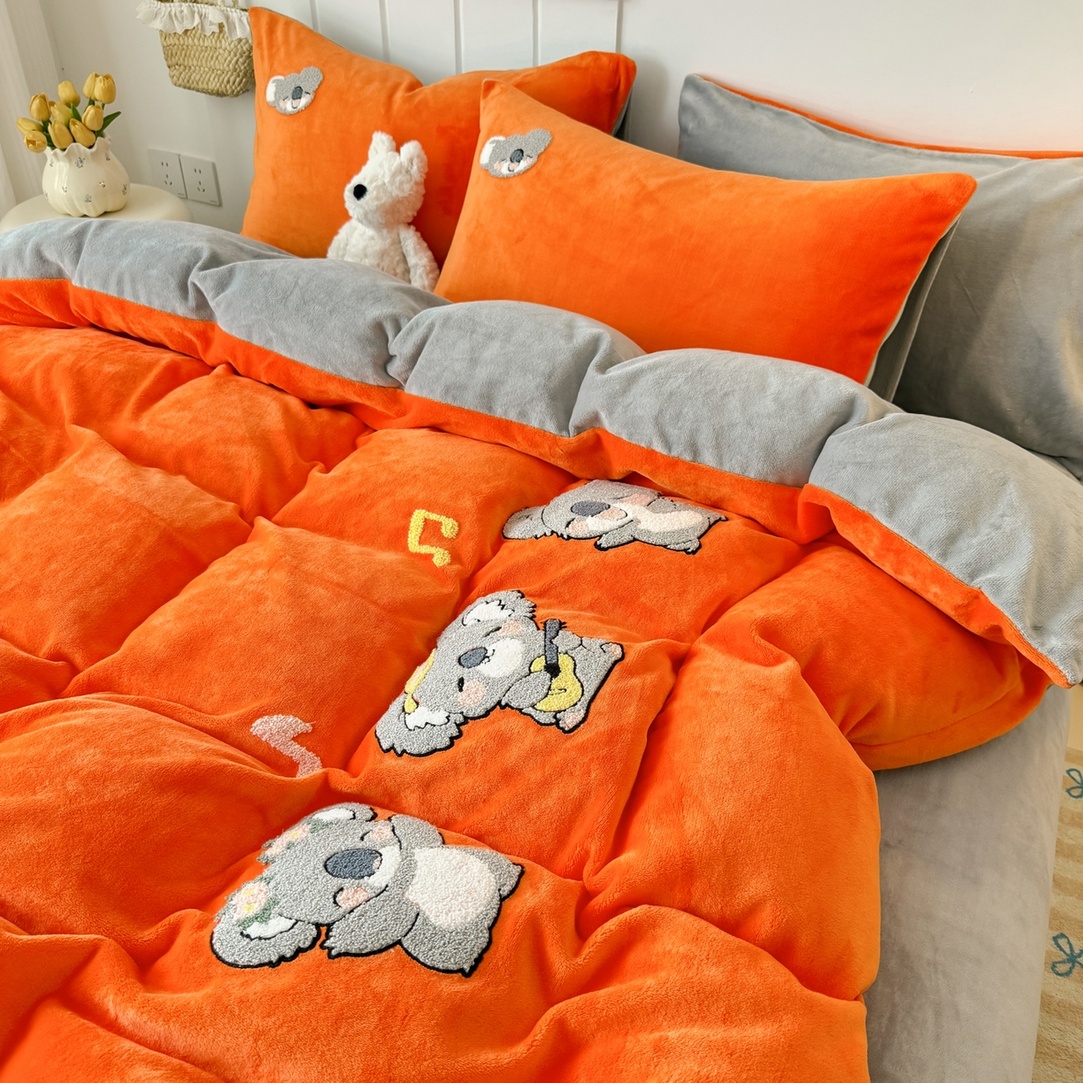 91家纺网 家纺一手货源 找家纺 莱凯家纺 2025新款毛巾绣牛奶绒四件套 音乐考拉