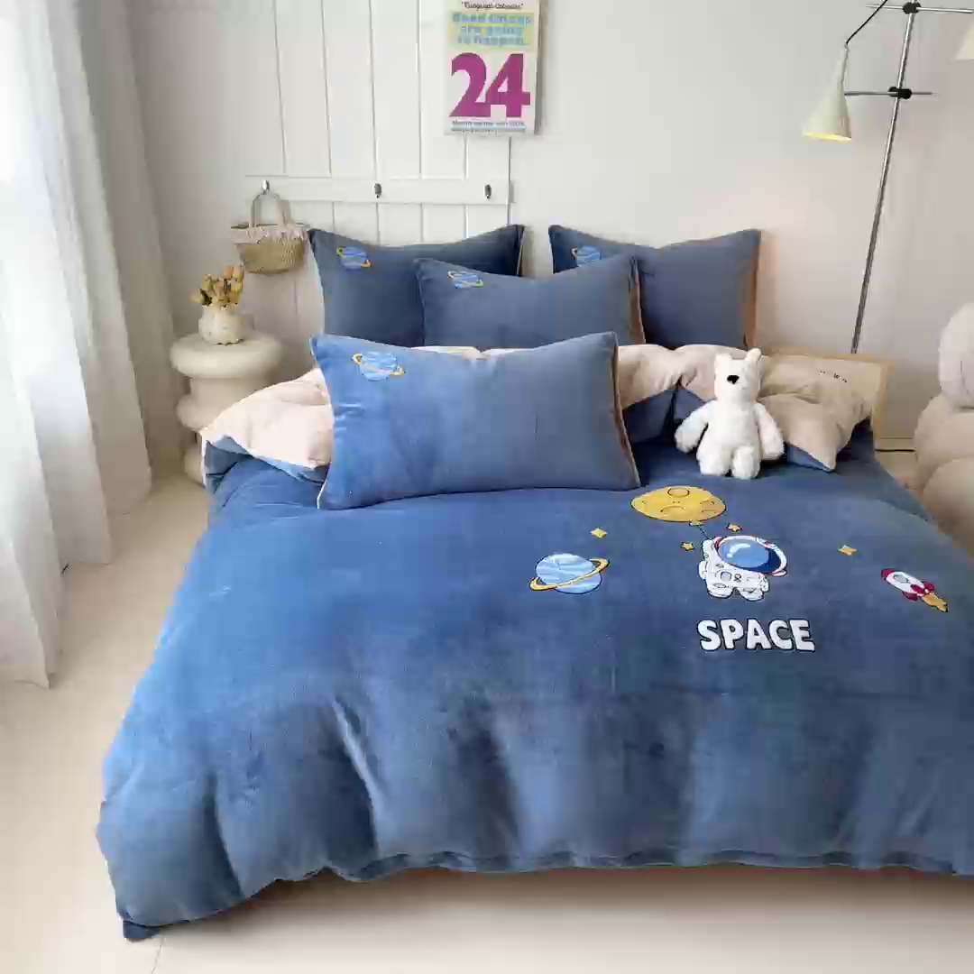 91家纺网 家纺一手货源 找家纺 莱凯家纺 2025新款毛巾绣牛奶绒四件套 遨游太空