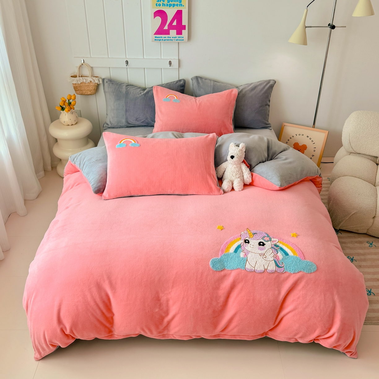 91家纺网 家纺一手货源 找家纺 莱凯家纺 2025新款毛巾绣牛奶绒四件套 彩虹小马