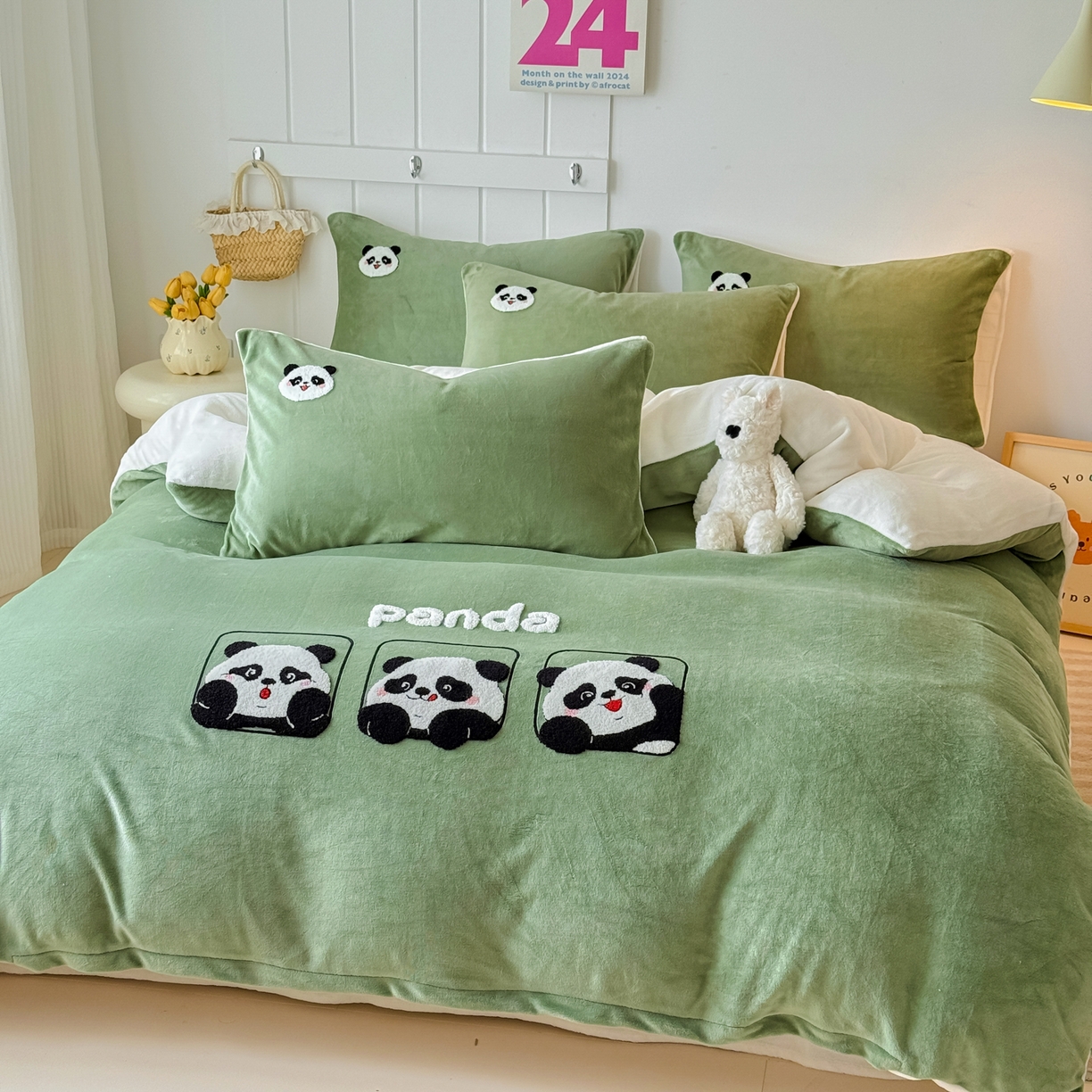 91家纺网 家纺一手货源 找家纺 莱凯家纺 2025新款毛巾绣牛奶绒四件套 熊猫派对