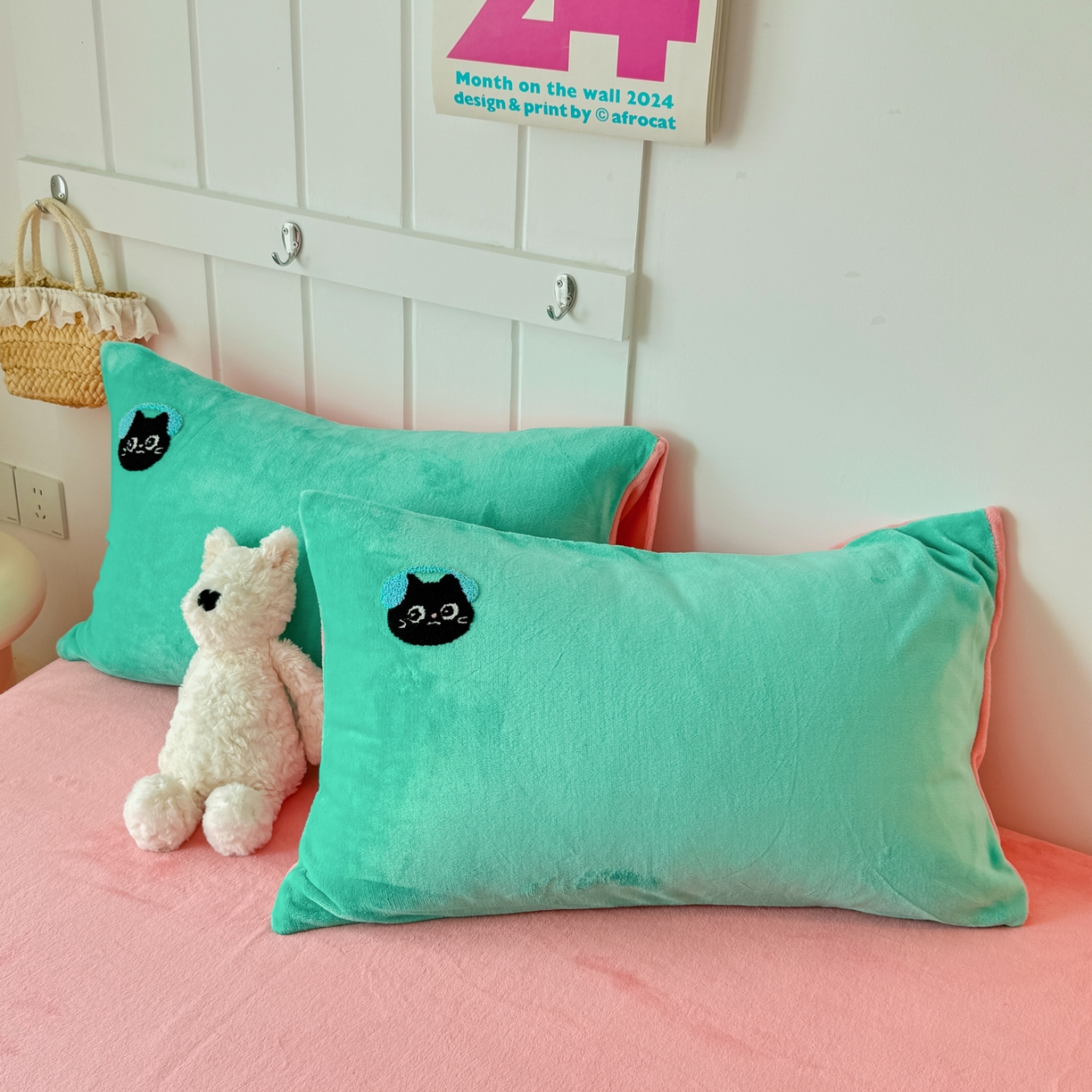 91家纺网 家纺一手货源 找家纺 莱凯家纺 2025新款毛巾绣牛奶绒四件套 苹果猫