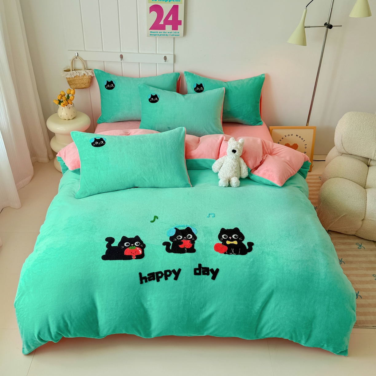 91家纺网 家纺一手货源 找家纺 莱凯家纺 2025新款毛巾绣牛奶绒四件套 苹果猫