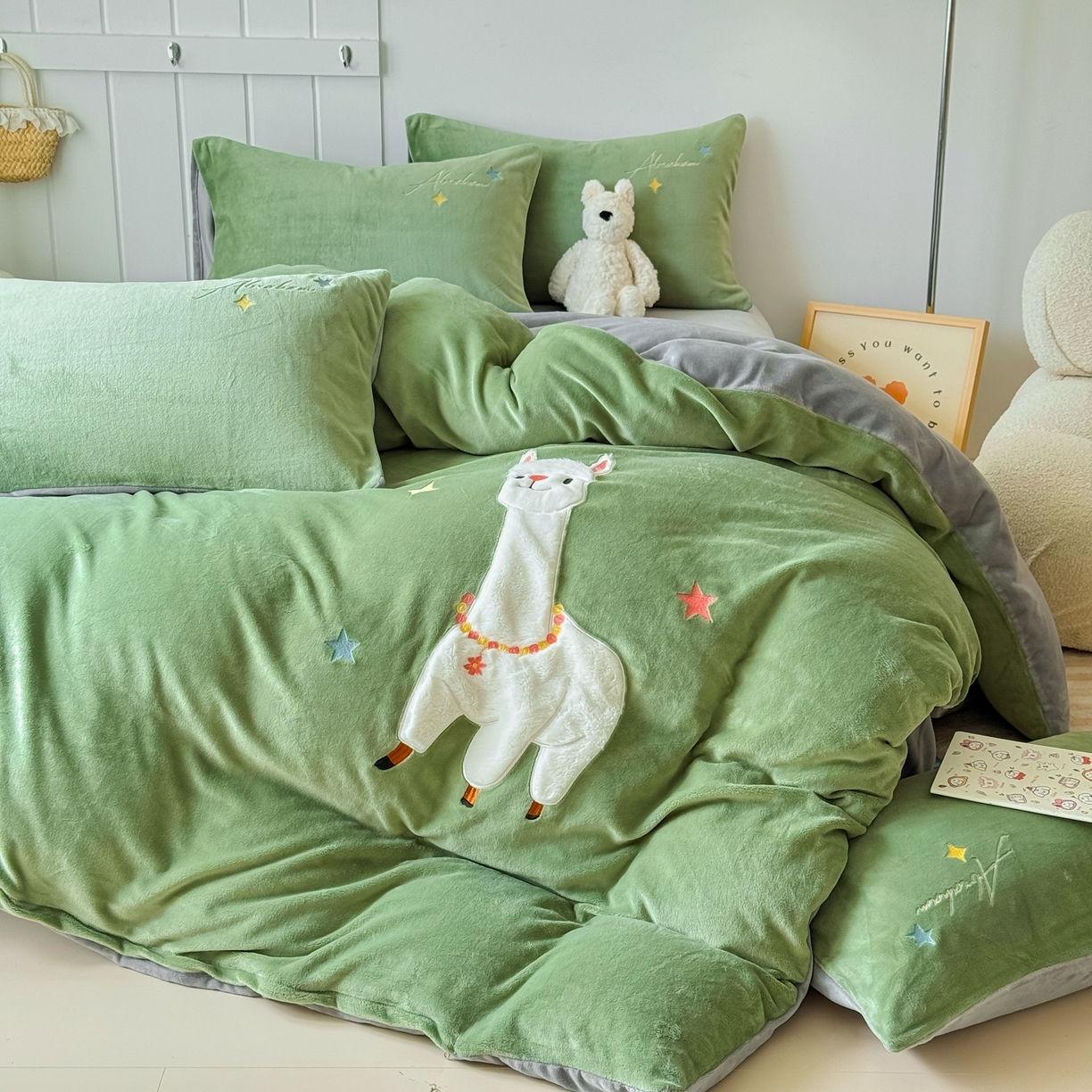 91家纺网 家纺一手货源 找家纺 （总）莱凯家纺 2025新款贴布绣牛奶绒四件套