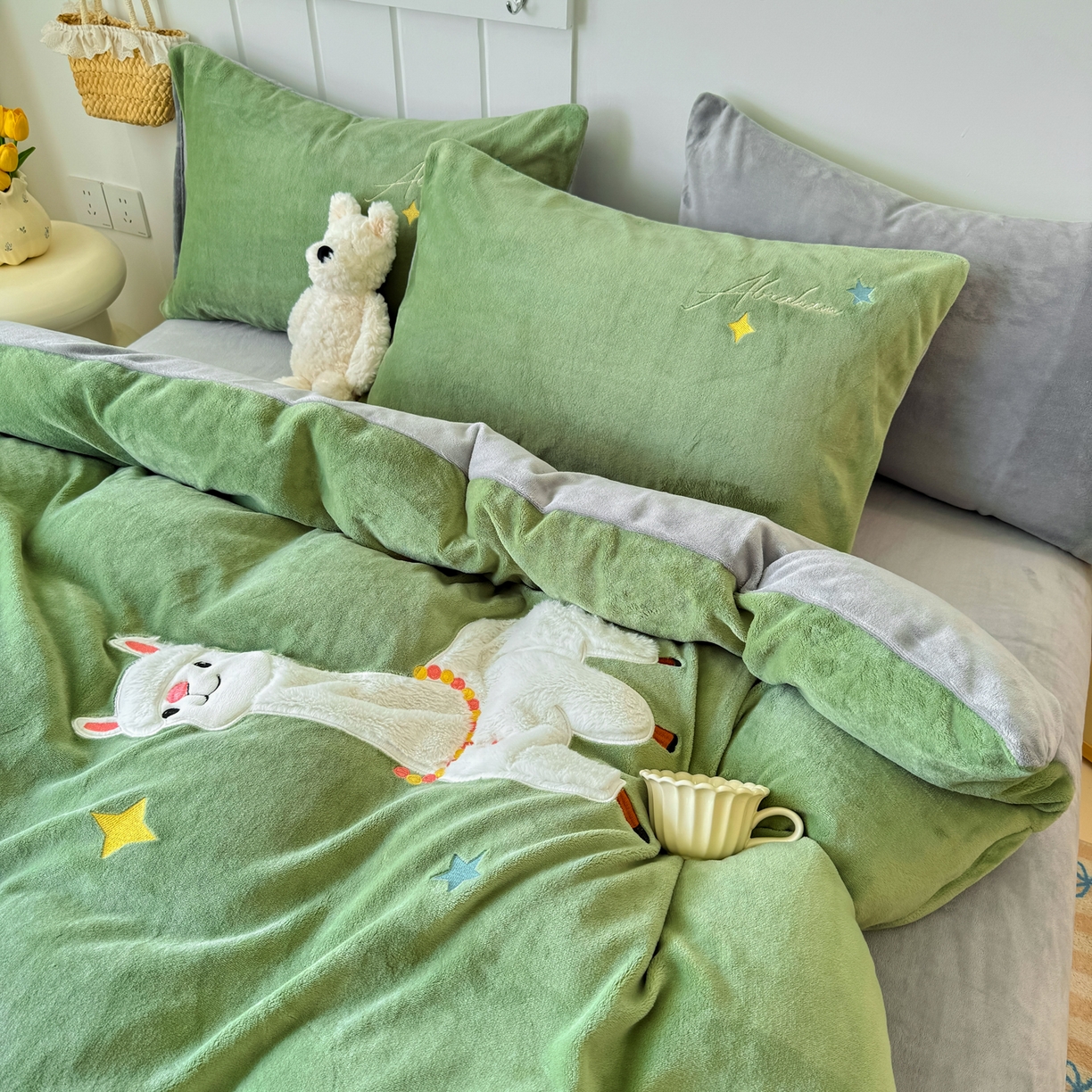 91家纺网 家纺一手货源 找家纺 （总）莱凯家纺 2025新款贴布绣牛奶绒四件套