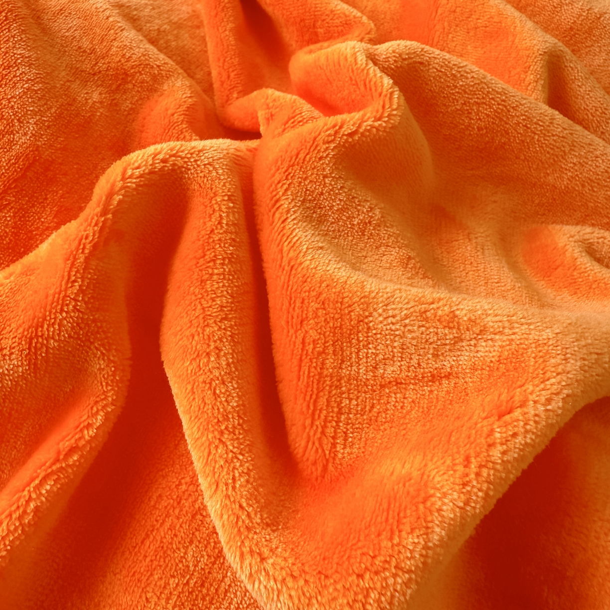 91家纺网 家纺一手货源 找家纺 莱凯家纺 2025新款贴布绣牛奶绒四件套 晚安羊驼（橘+卡其）