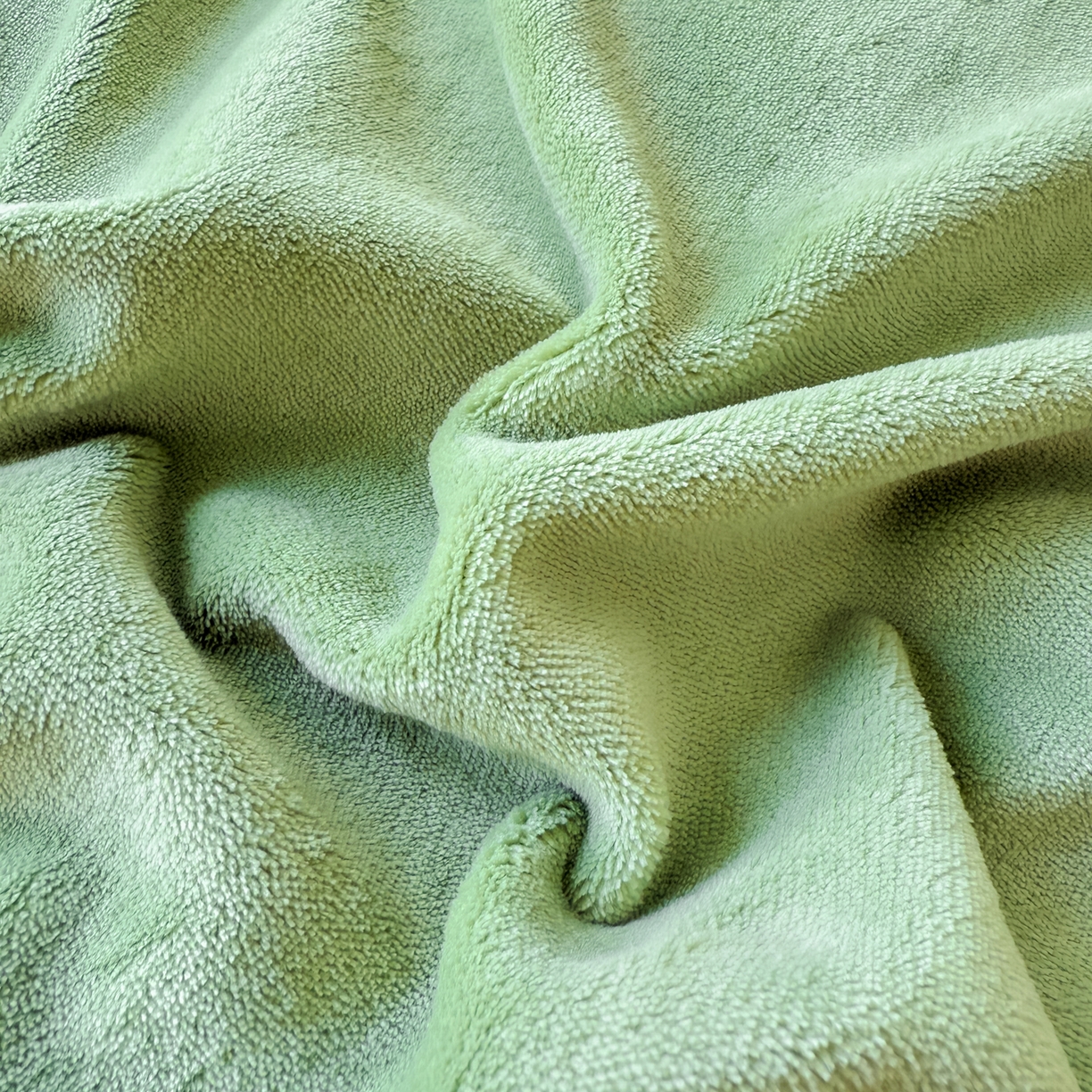 91家纺网 家纺一手货源 找家纺 莱凯家纺 2025新款贴布绣牛奶绒四件套 晚安羊驼（绿+灰）