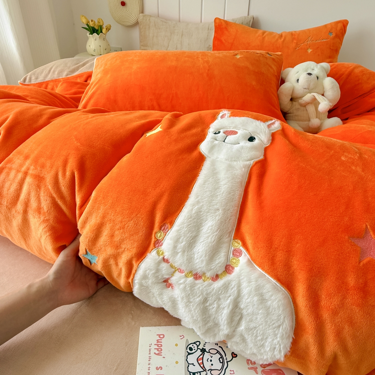 莱凯家纺 2025新款贴布绣牛奶绒四件套 晚安羊驼（橘+卡其）