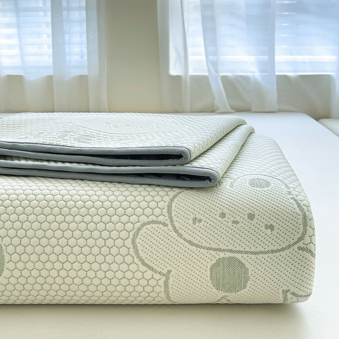 91家纺网 家纺一手货源 找家纺 小叮当家纺仓储工厂店 2025新款冰豆豆凉席冰丝席凉豆豆凉席-灵萌系列-床席款 灵萌条席-兔宝熊-绿