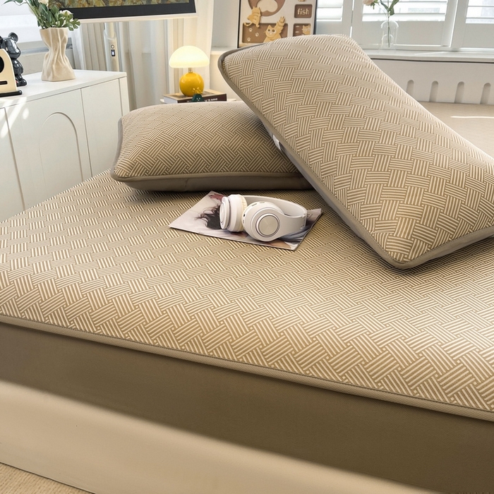 91家纺网 家纺一手货源 找家纺 小叮当家纺仓储工厂店 2025新款凉感三明治冰丝席凉席-芳华系列-床笠款-版本二 芳华床笠-方格纹（咖）