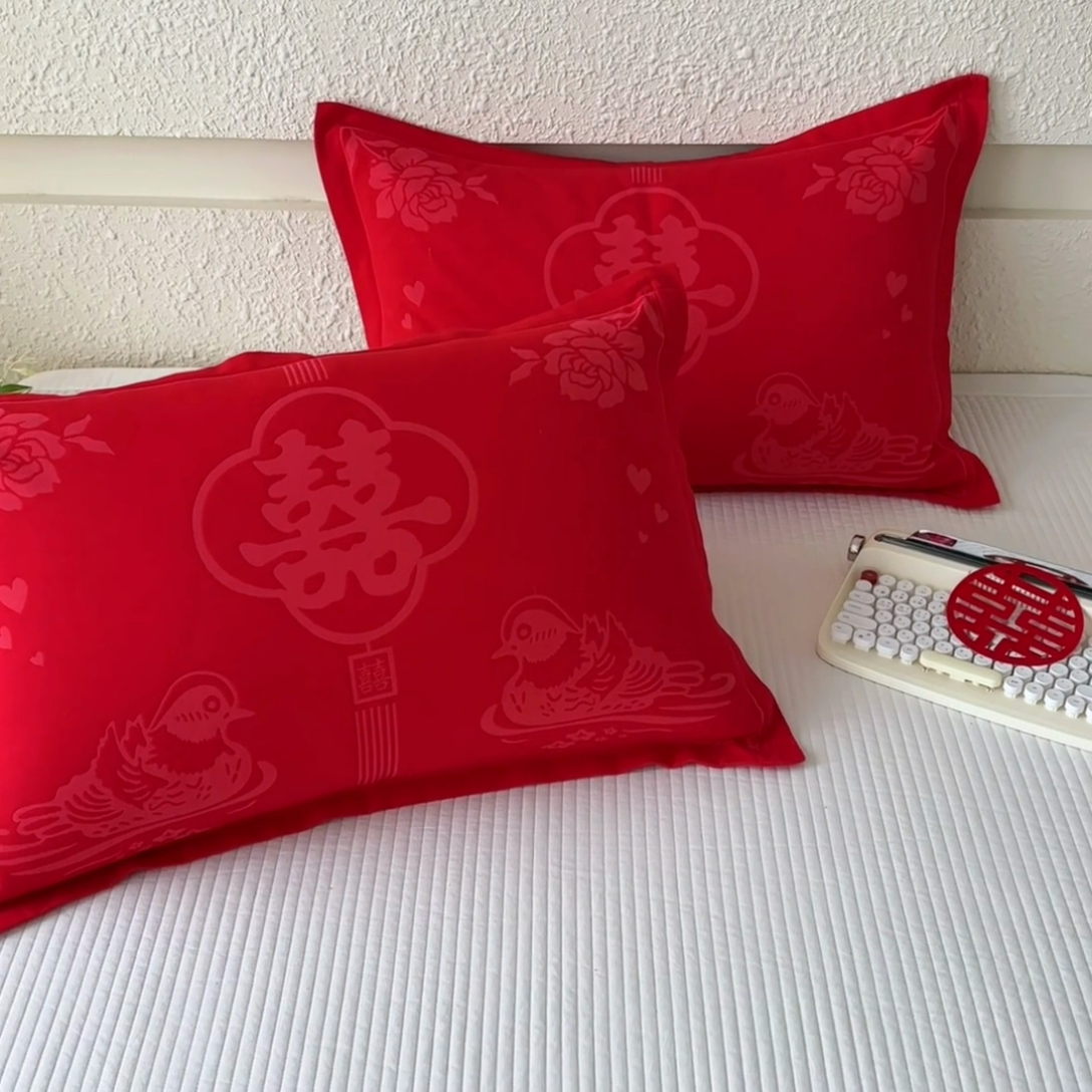 91家纺网 家纺一手货源 找家纺 悦然毛巾被 2025新款婚庆大红三层全棉纱布枕套 欢喜鸳鸯