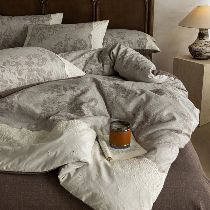 91家纺网 家纺一手货源 找家纺 迷尚家居 2025新款复古色织仿棉麻全棉花边四件套 风木槿咖-棉麻