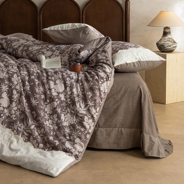 91家纺网 家纺一手货源 找家纺 迷尚家居 2025新款复古色织仿棉麻全棉花边四件套 枫林晚-棉麻